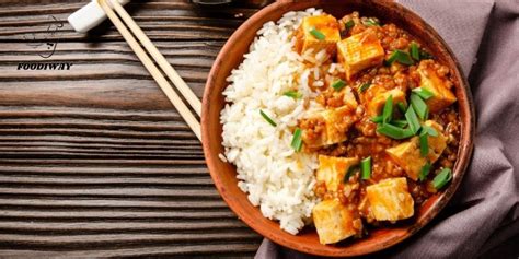   I Mapo Tofu: Un Intenso connubio di piccantezza e dolcezza che delizierà il tuo palato!