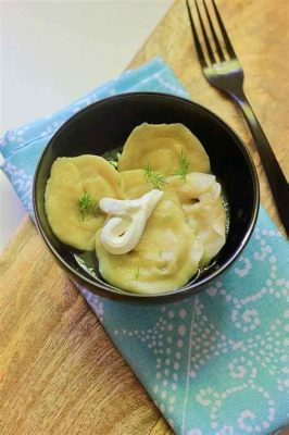  Pelmeni: Un trionfo di sapori avvolgenti e un'esplosione di texture croccanti!